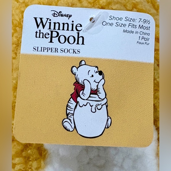 Winnie The Pooh Slippers NWT fits size 7 - 9.5 - Picture 3 of 3